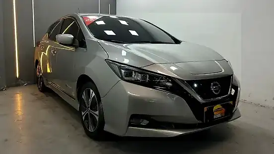 Foto de um nissan leaf