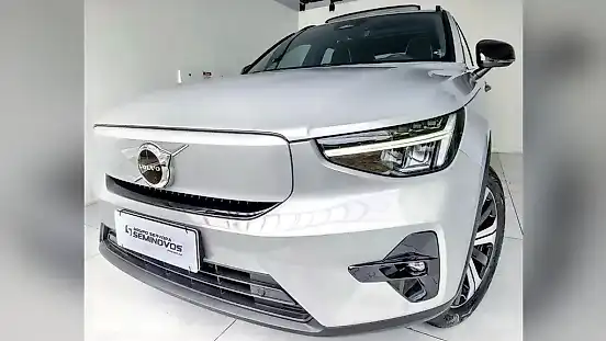 Foto de um volvo xc40 recharge