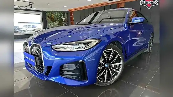 Foto de um bmw i4 edrive35