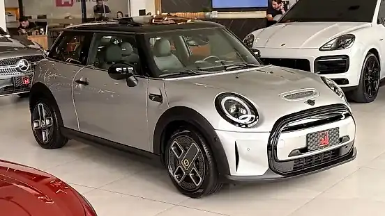 Foto de um mini cooper se