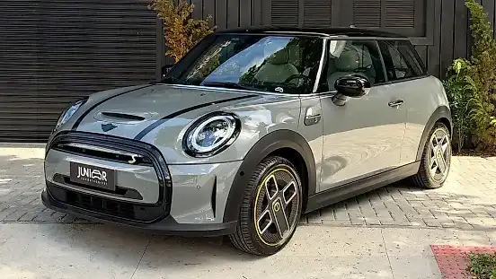 Foto de um mini cooper se
