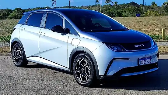 Foto de um byd dolphin plus