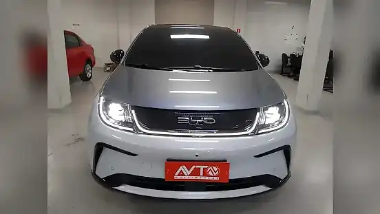 Foto de um byd dolphin plus