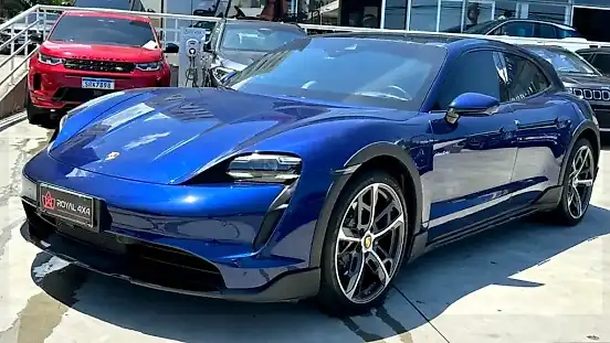 Foto de um porsche taycan