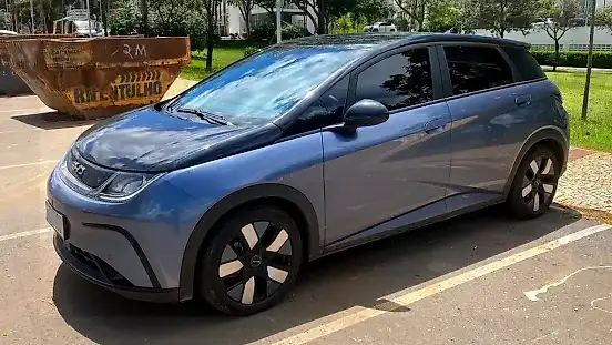 Foto de um byd dolphin plus
