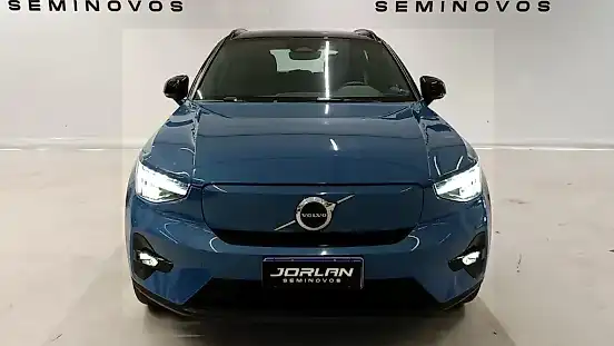 Foto de um volvo xc40 recharge
