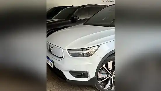 Foto de um volvo xc40 recharge
