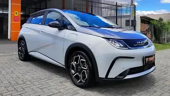 Foto de um byd dolphin plus