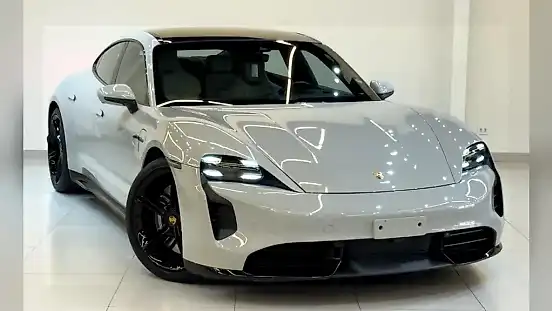 Foto de um porsche taycan