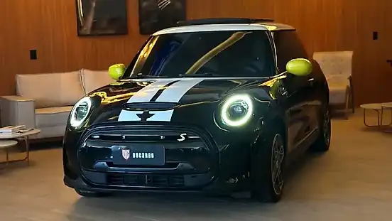 Foto de um mini cooper se