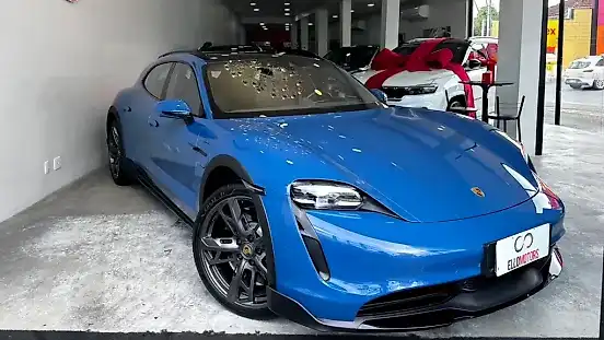 Foto de um porsche taycan