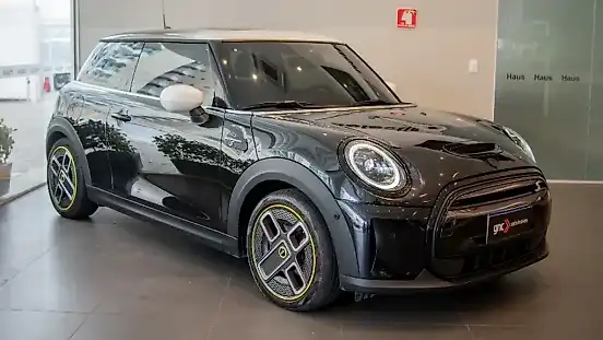 Foto de um mini cooper se