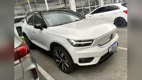 Foto de um volvo xc40 recharge