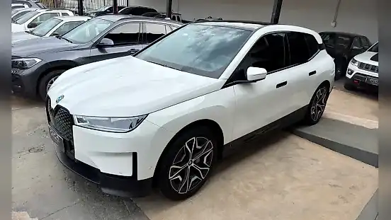 Foto de um bmw ix