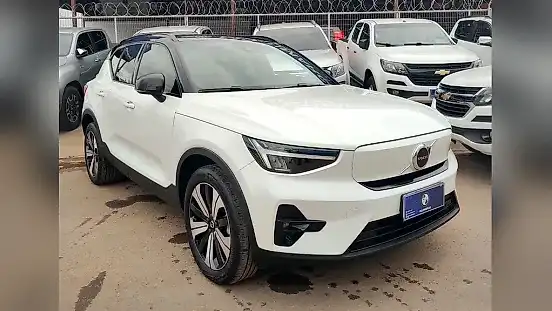 Foto de um volvo xc40 recharge