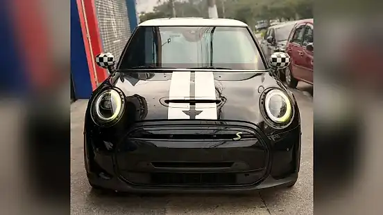 Foto de um mini cooper se