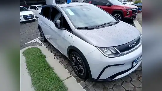 Foto de um byd dolphin plus