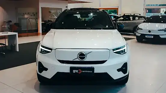 Foto de um volvo xc40 recharge