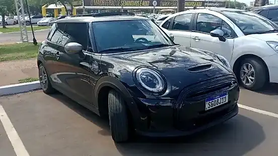Foto de um mini cooper se