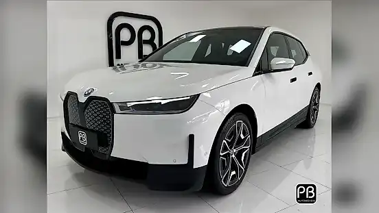 Foto de um bmw ix