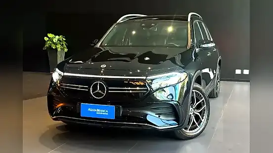Foto de um mercedes eqb 250