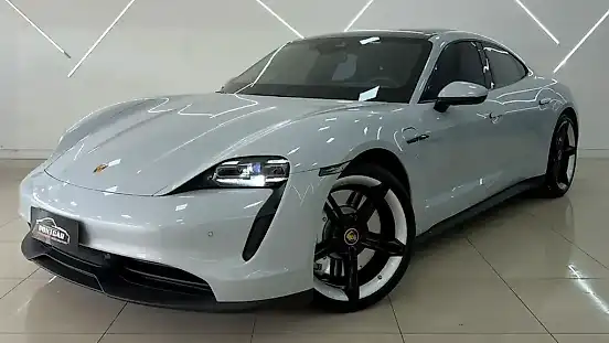 Foto de um porsche taycan