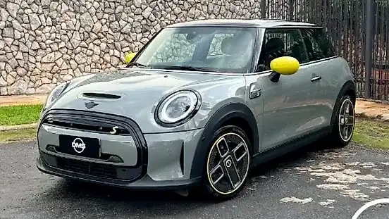 Foto de um mini cooper se
