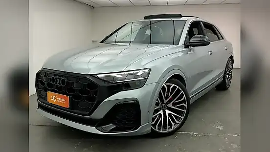 Foto de um audi q8 e-tron