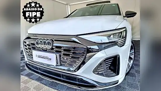 Foto de um audi q8 e-tron
