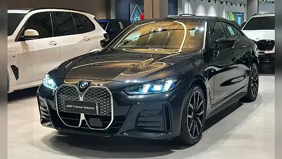 Foto de um bmw i4 edrive35