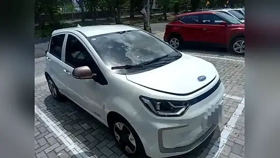 Foto de um jac e-js1