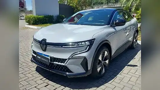Foto de um renault megane e-tech electric