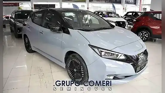 Foto de um nissan leaf
