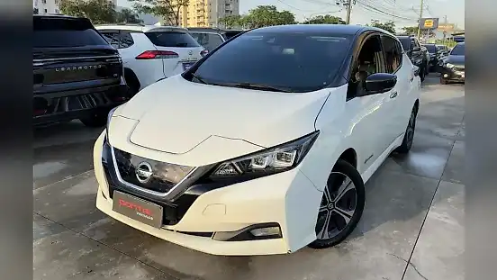 Foto de um nissan leaf