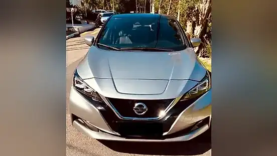 Foto de um nissan leaf