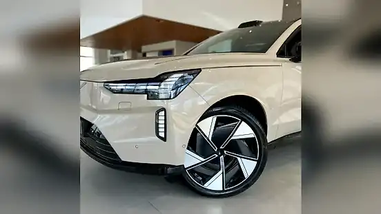 Foto de um volvo ex90