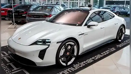 Foto de um porsche taycan