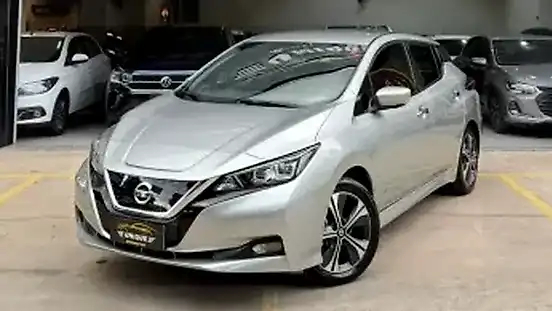 Foto de um nissan leaf