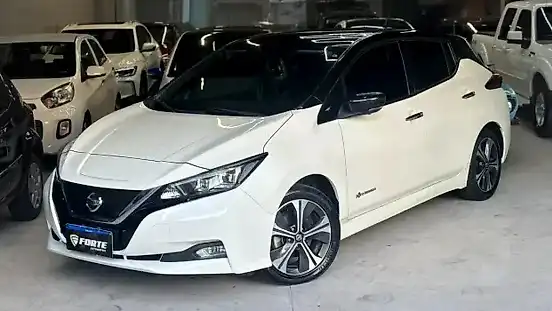 Foto de um nissan leaf