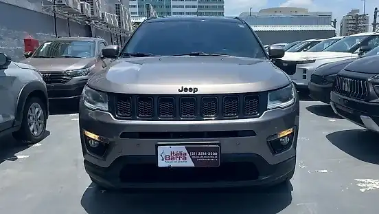 Foto de um jeep compass