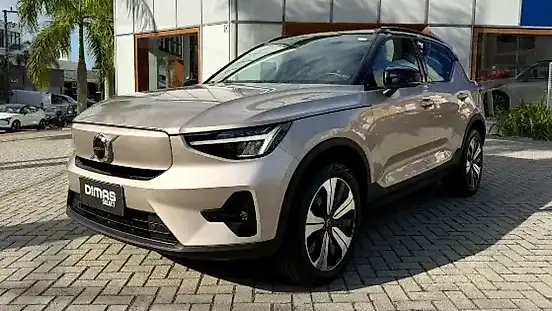 Foto de um volvo xc40 recharge