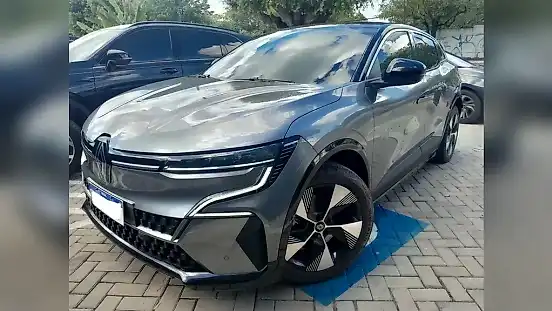 Foto de um renault megane e-tech electric