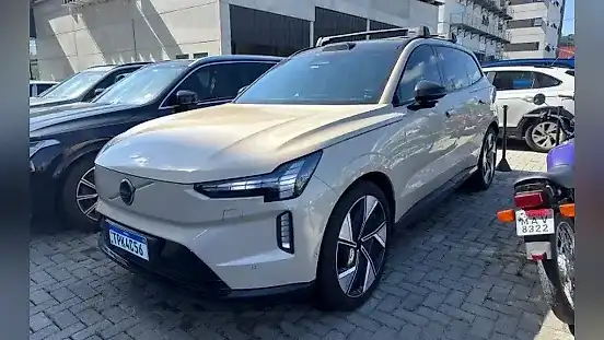 Foto de um volvo ex90