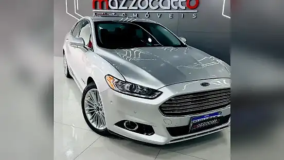 Foto de um ford fusion plug-in hybrid