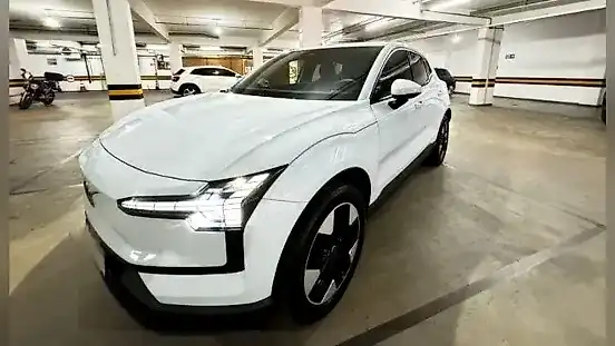 Foto de um volvo ex30