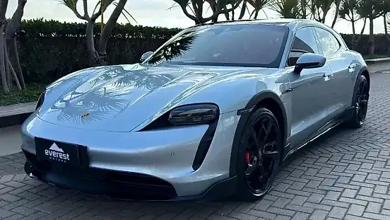 Foto de um porsche taycan