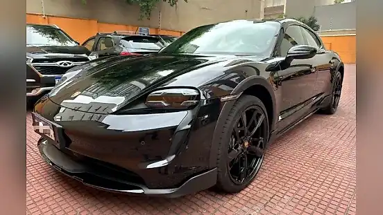 Foto de um porsche taycan