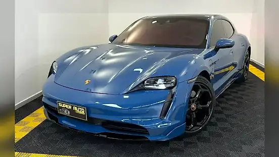 Foto de um porsche taycan