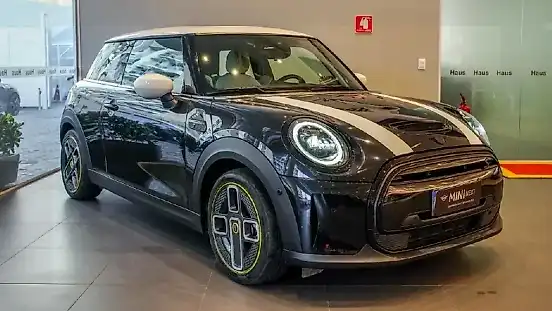 Foto de um mini cooper se
