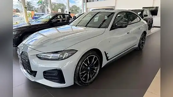 Foto de um bmw i4 m50